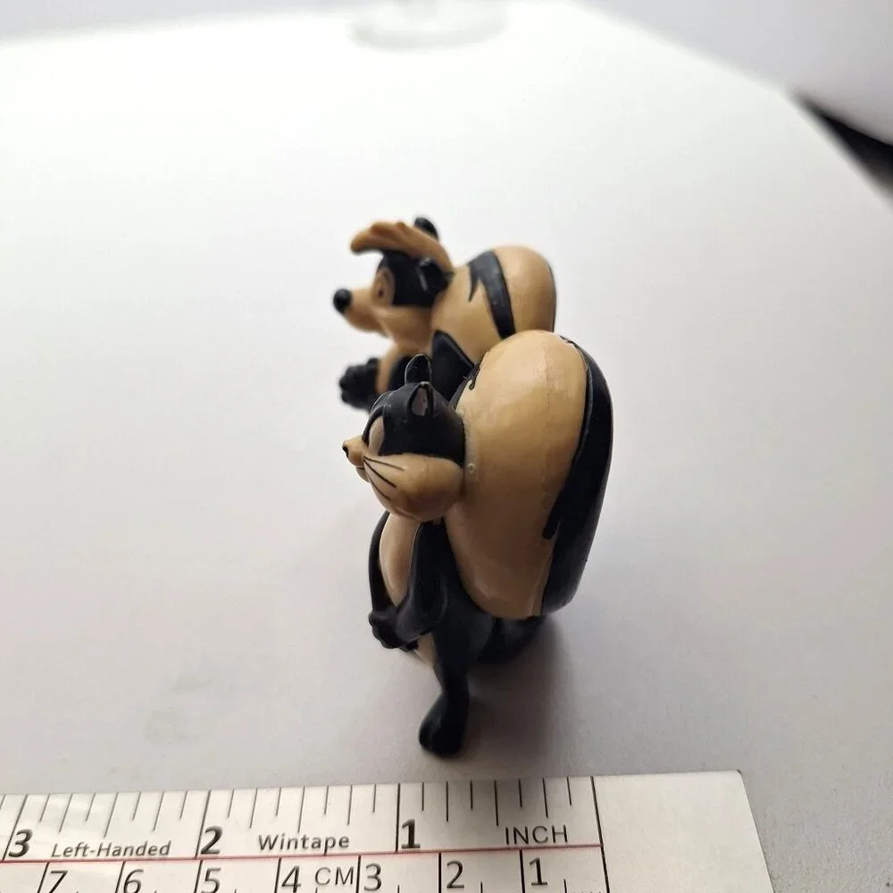 Pepé Le Pew & Penelope Figure Heart-Shaped Romantic  1985 - Picture 15 of 15